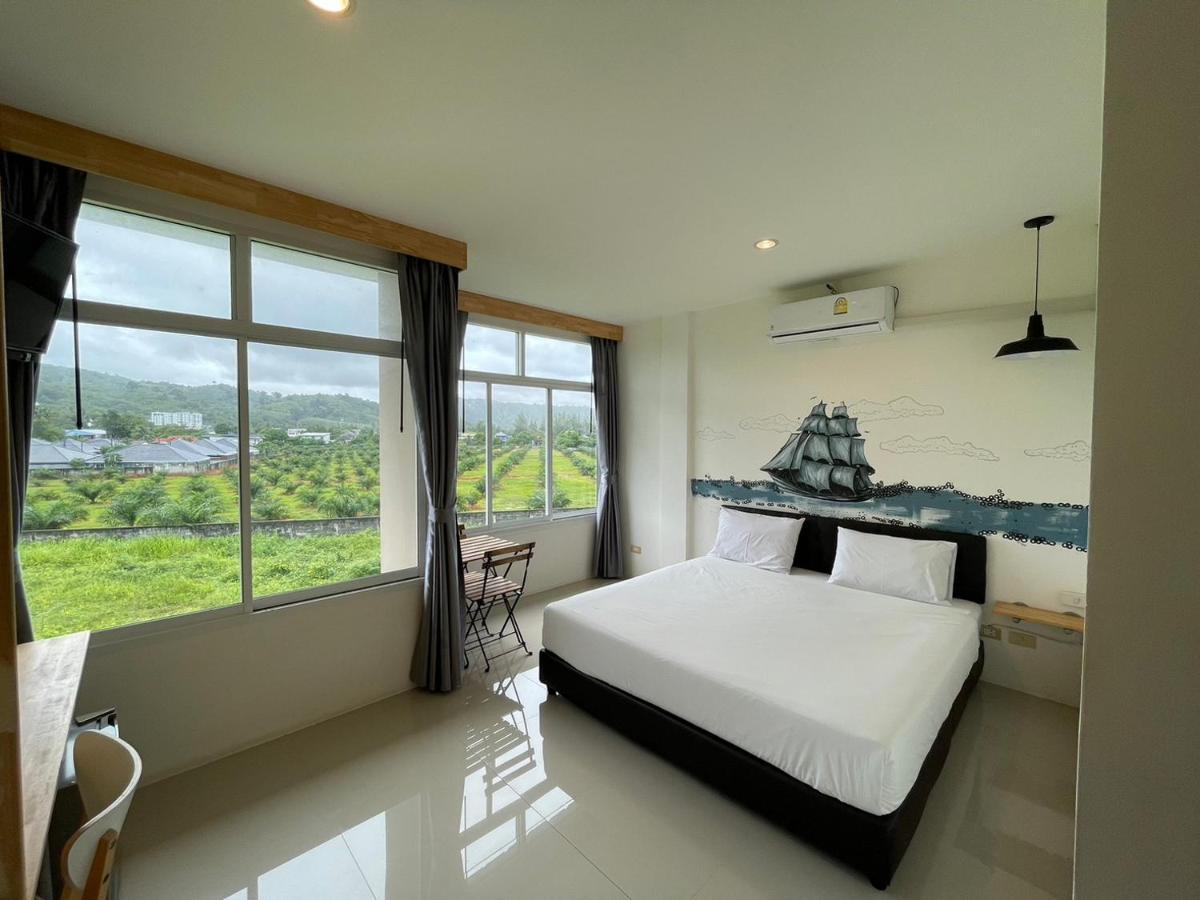 Dwell Phuket Airport Hotel At Naiyang Nai Yang Beach Esterno foto