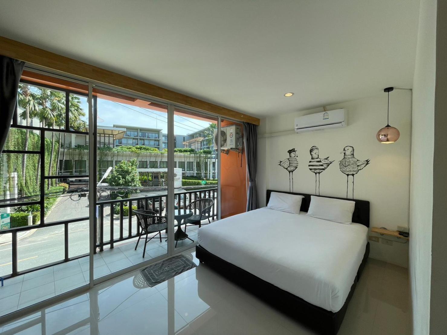 Dwell Phuket Airport Hotel At Naiyang Nai Yang Beach Esterno foto