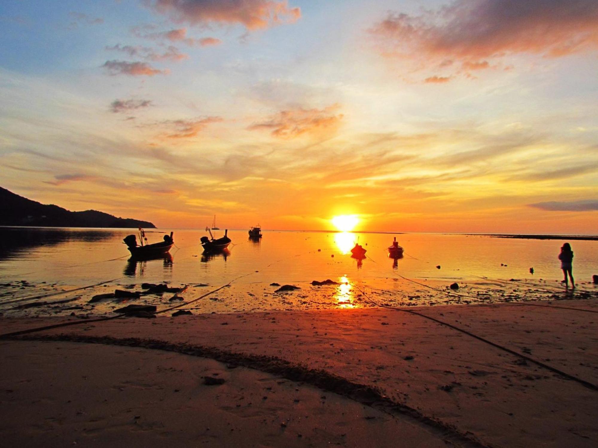 Dwell Phuket Airport Hotel At Naiyang Nai Yang Beach Esterno foto