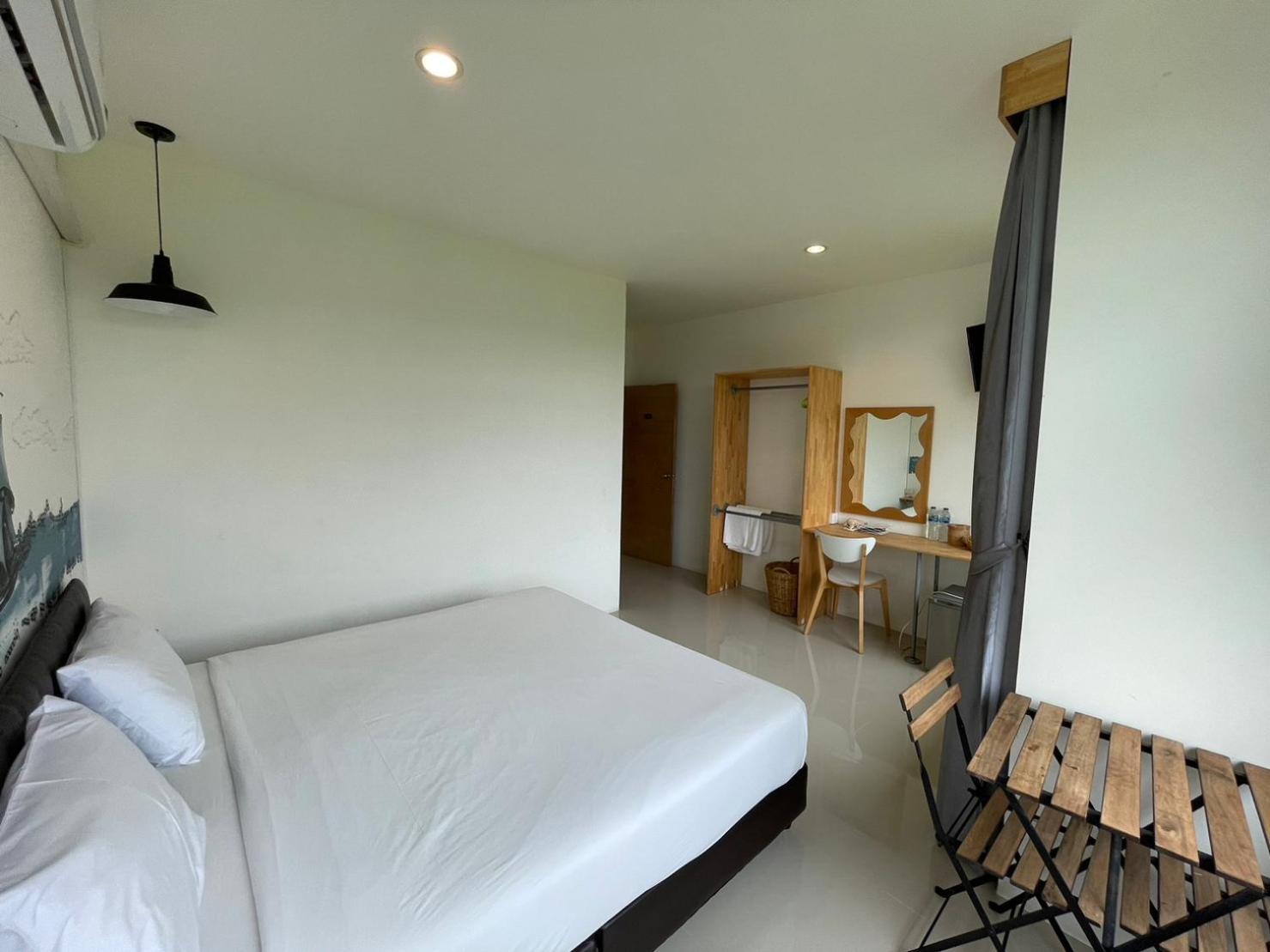 Dwell Phuket Airport Hotel At Naiyang Nai Yang Beach Esterno foto
