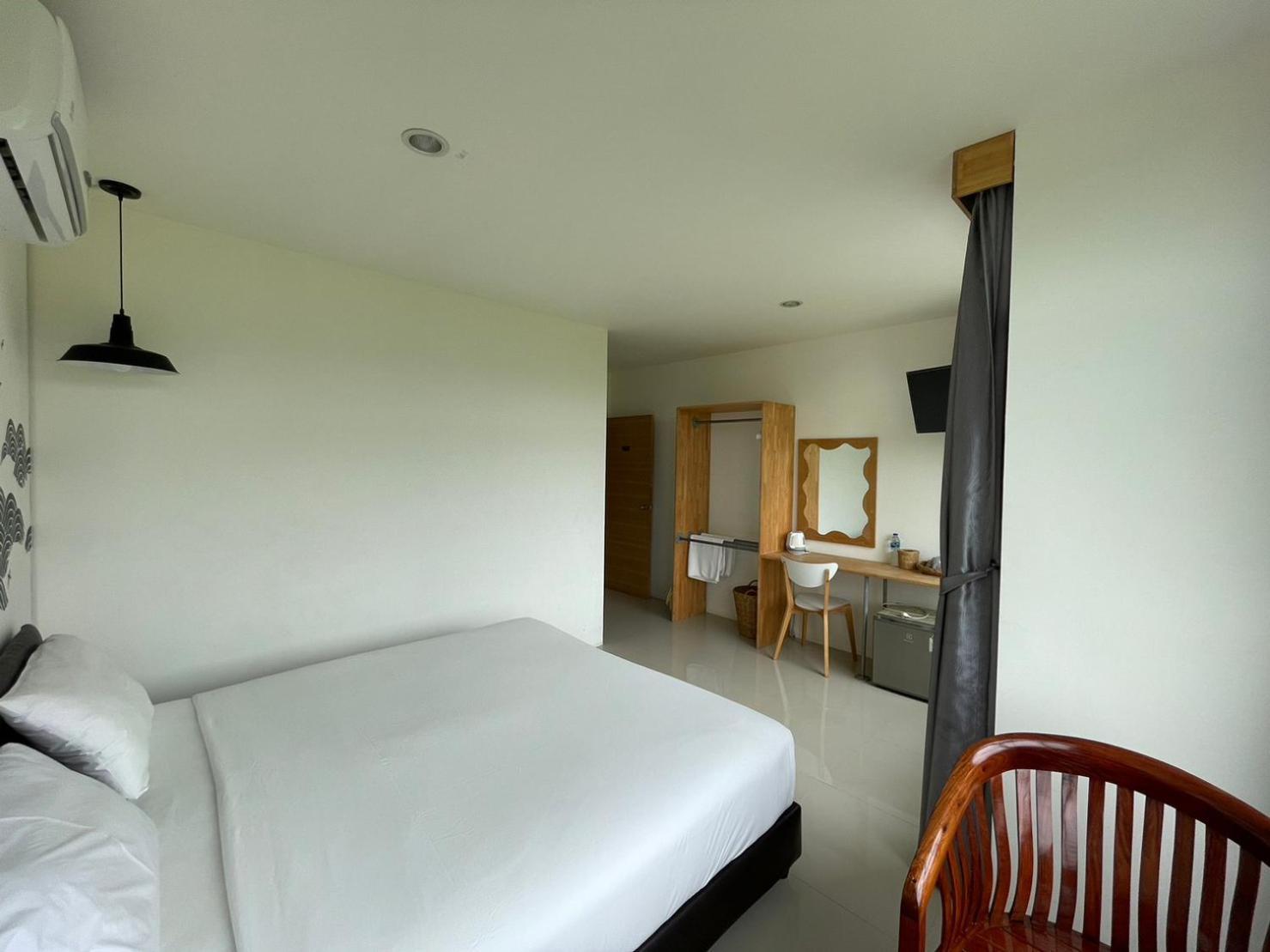 Dwell Phuket Airport Hotel At Naiyang Nai Yang Beach Esterno foto