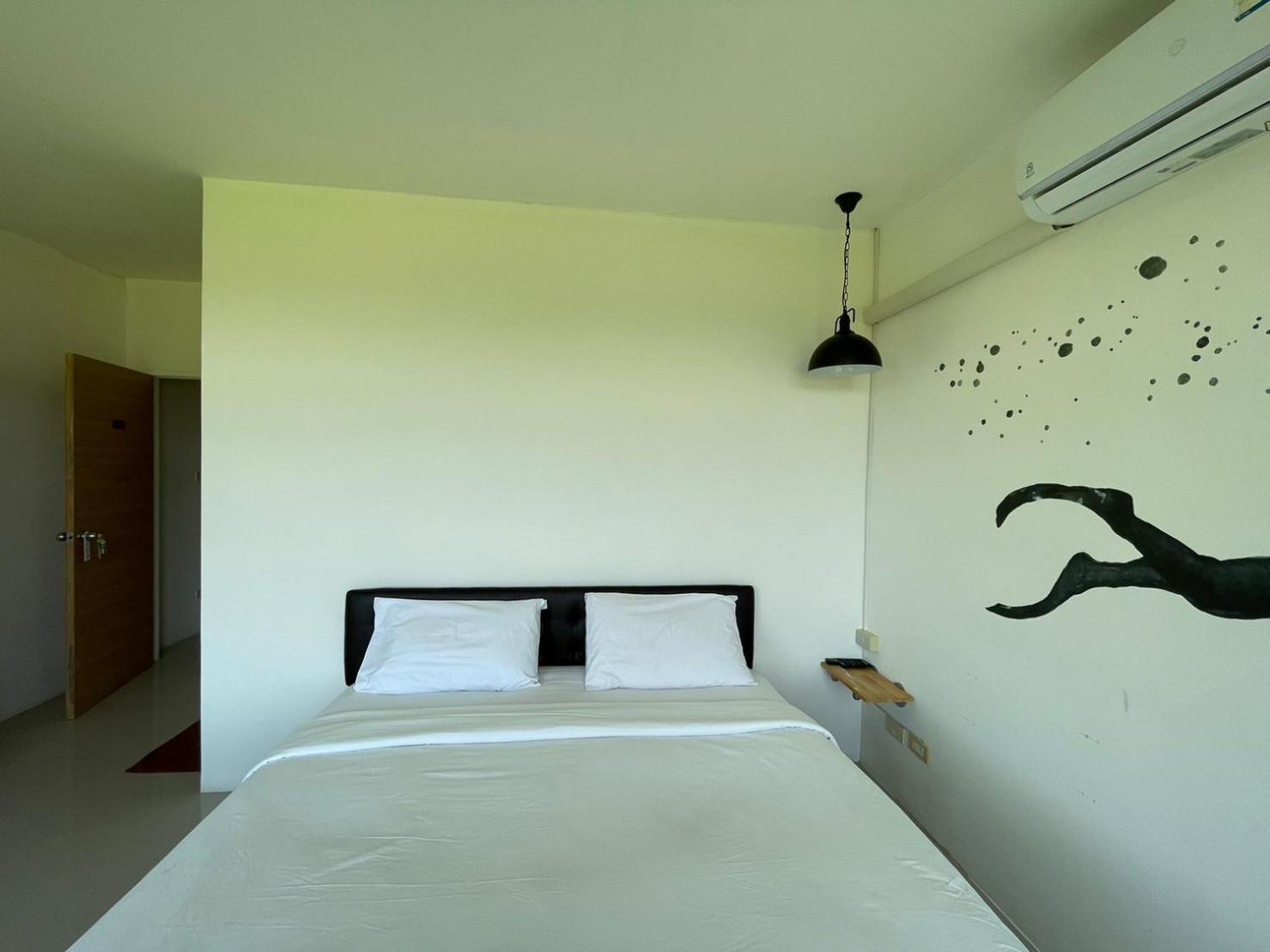 Dwell Phuket Airport Hotel At Naiyang Nai Yang Beach Esterno foto