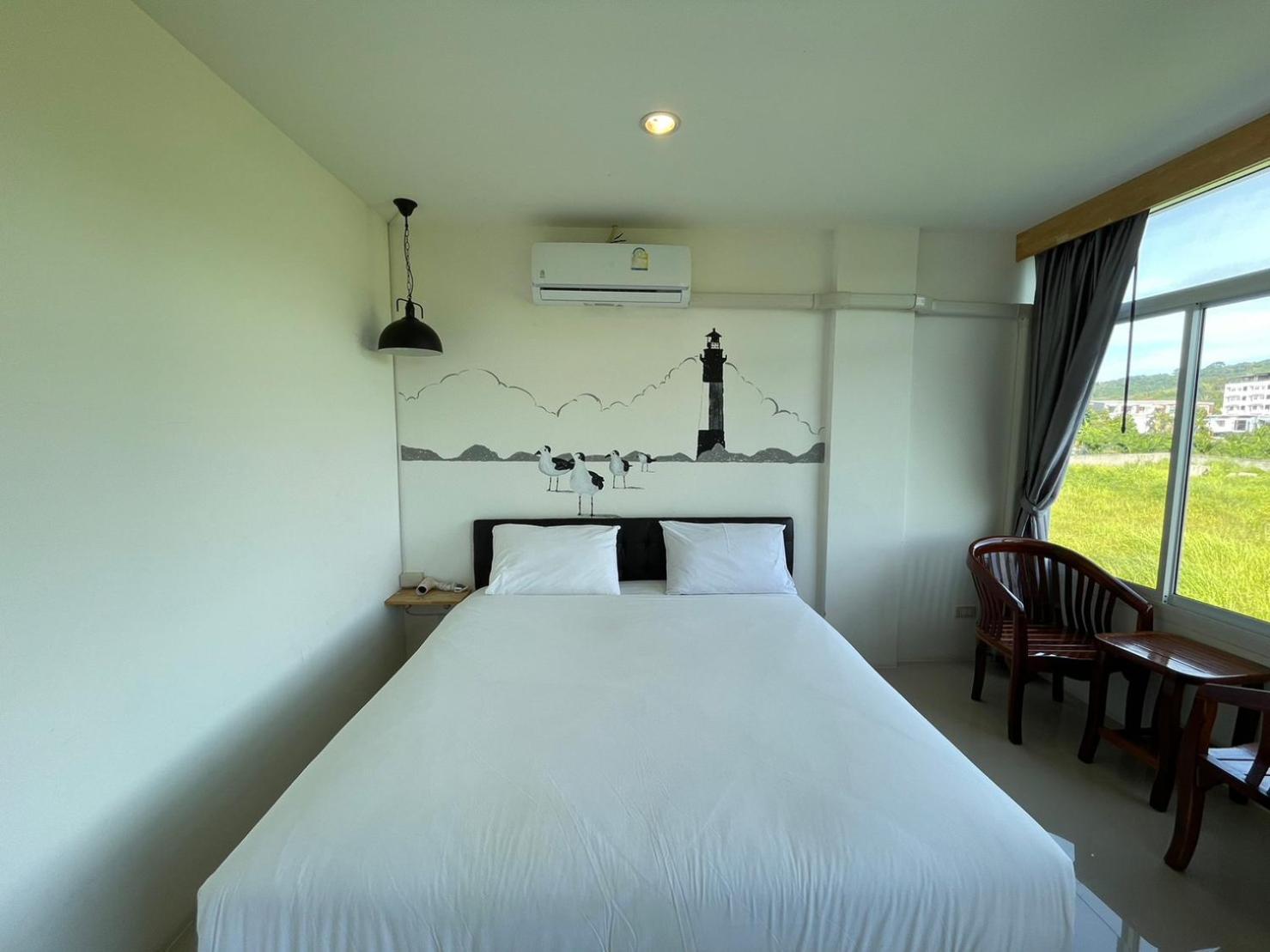 Dwell Phuket Airport Hotel At Naiyang Nai Yang Beach Esterno foto