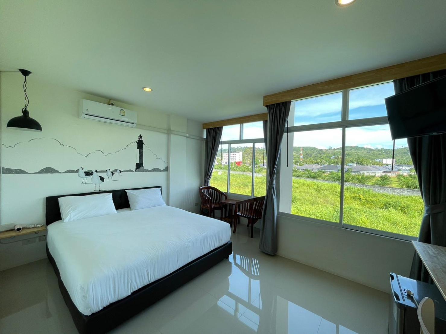Dwell Phuket Airport Hotel At Naiyang Nai Yang Beach Esterno foto