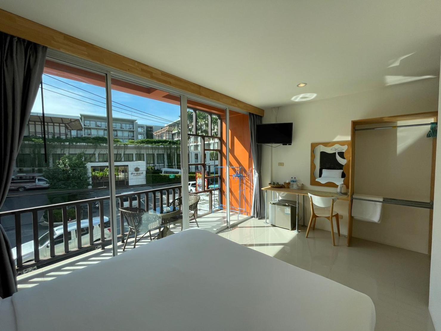Dwell Phuket Airport Hotel At Naiyang Nai Yang Beach Esterno foto