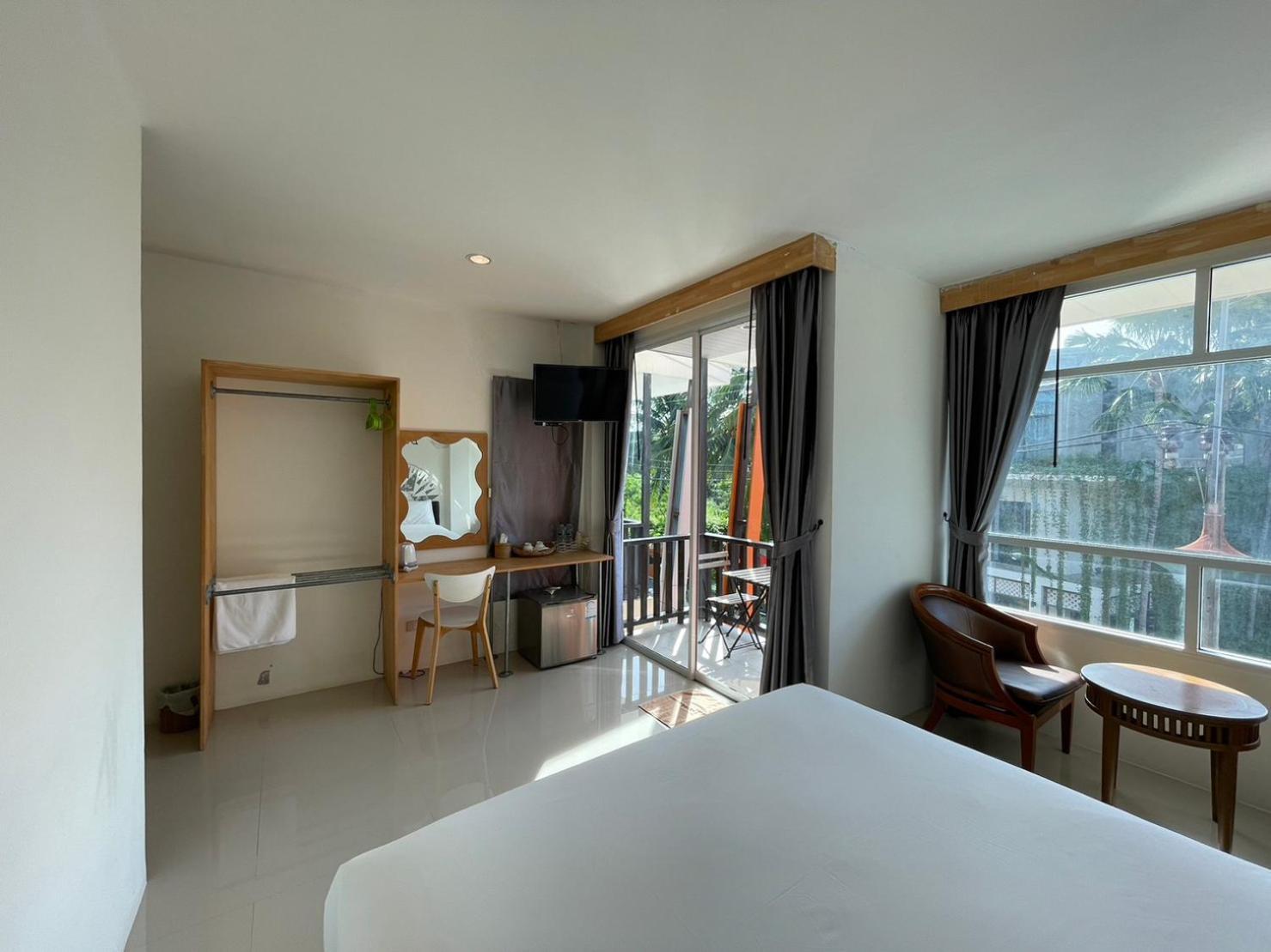 Dwell Phuket Airport Hotel At Naiyang Nai Yang Beach Esterno foto