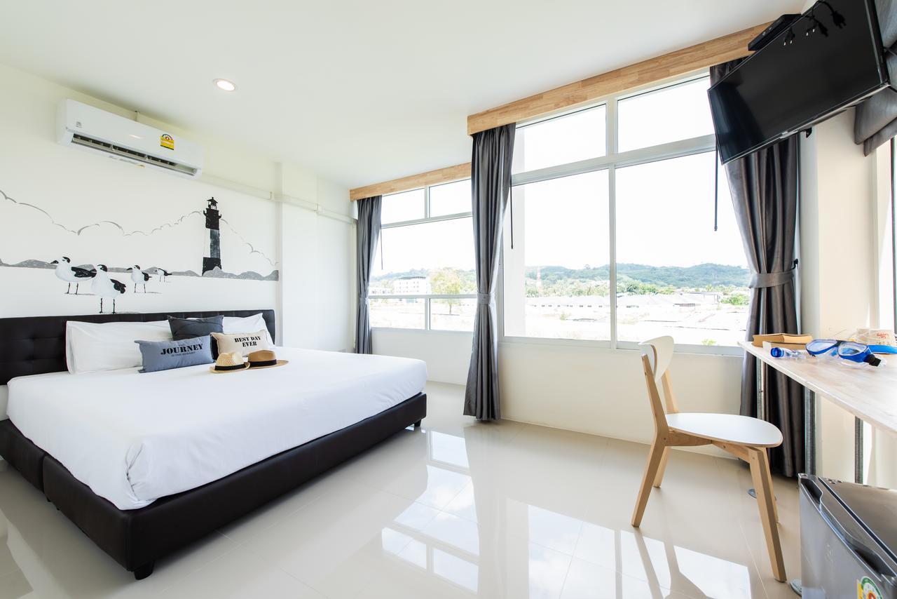 Dwell Phuket Airport Hotel At Naiyang Nai Yang Beach Esterno foto