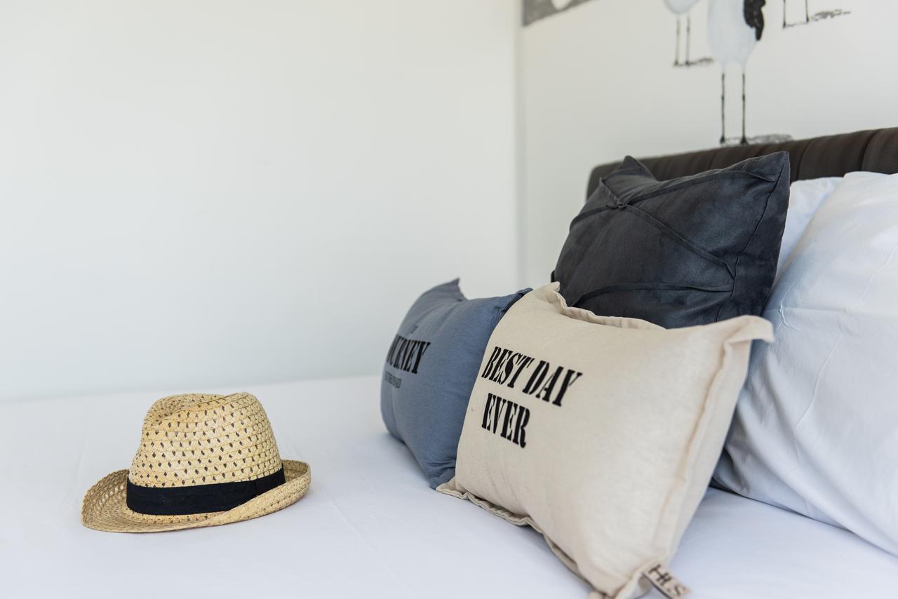 Dwell Phuket Airport Hotel At Naiyang Nai Yang Beach Esterno foto